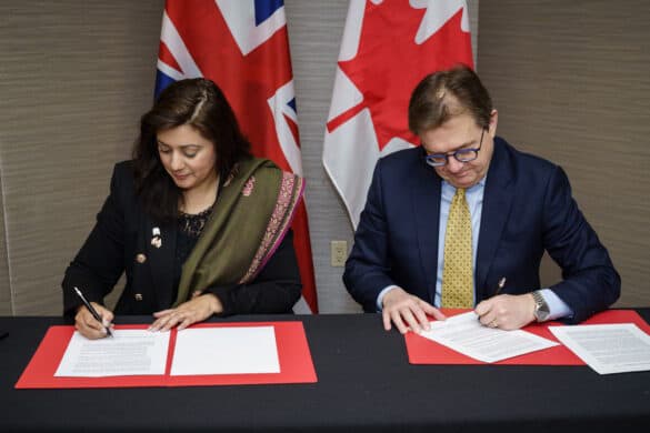 UK Business and Trade Minister Nusrat Ghani MP and Canadian Minister of Natural Resources Jonathan Wilkinson signing co-operation agreement in Toronto