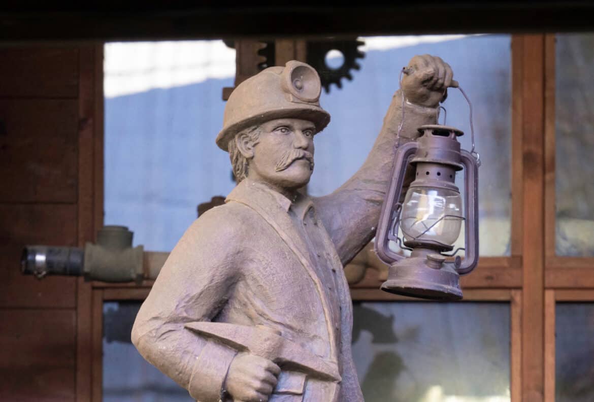 Miner statue with lamp and pickaxe, Dahlonega, Georgia, USA. photo by Vagrant Dragon at Shuttlestock