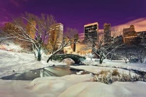 New York Central Park in the snow in twilight. image by Freepik